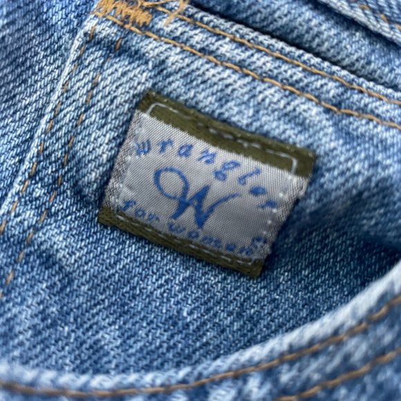 Highrise Light Wash Vintage Wrangler Mom Jean Shorts - Picture 4 of 11